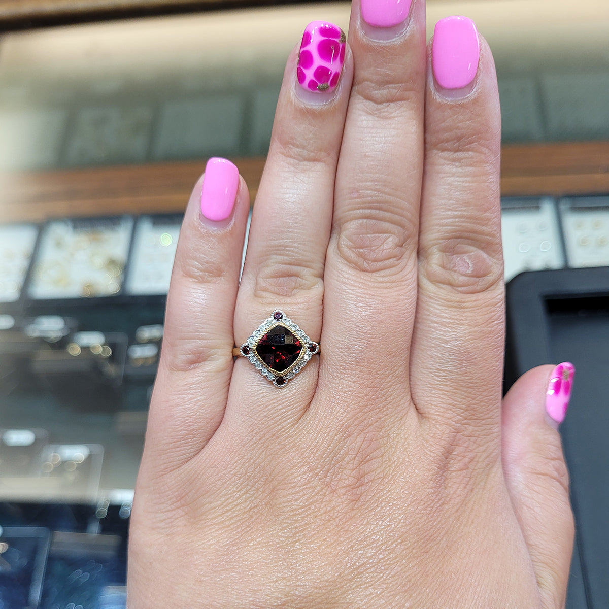 9ct Yellow Gold Vintage Style Garnet & Diamond Ring