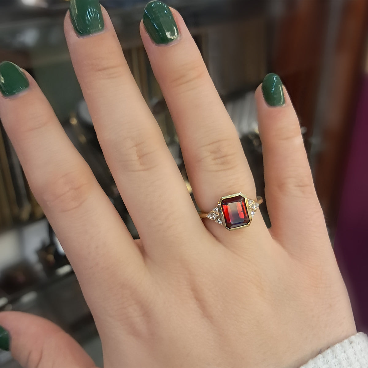 9ct Yellow Gold Garnet & Diamond Vintage Style Ring