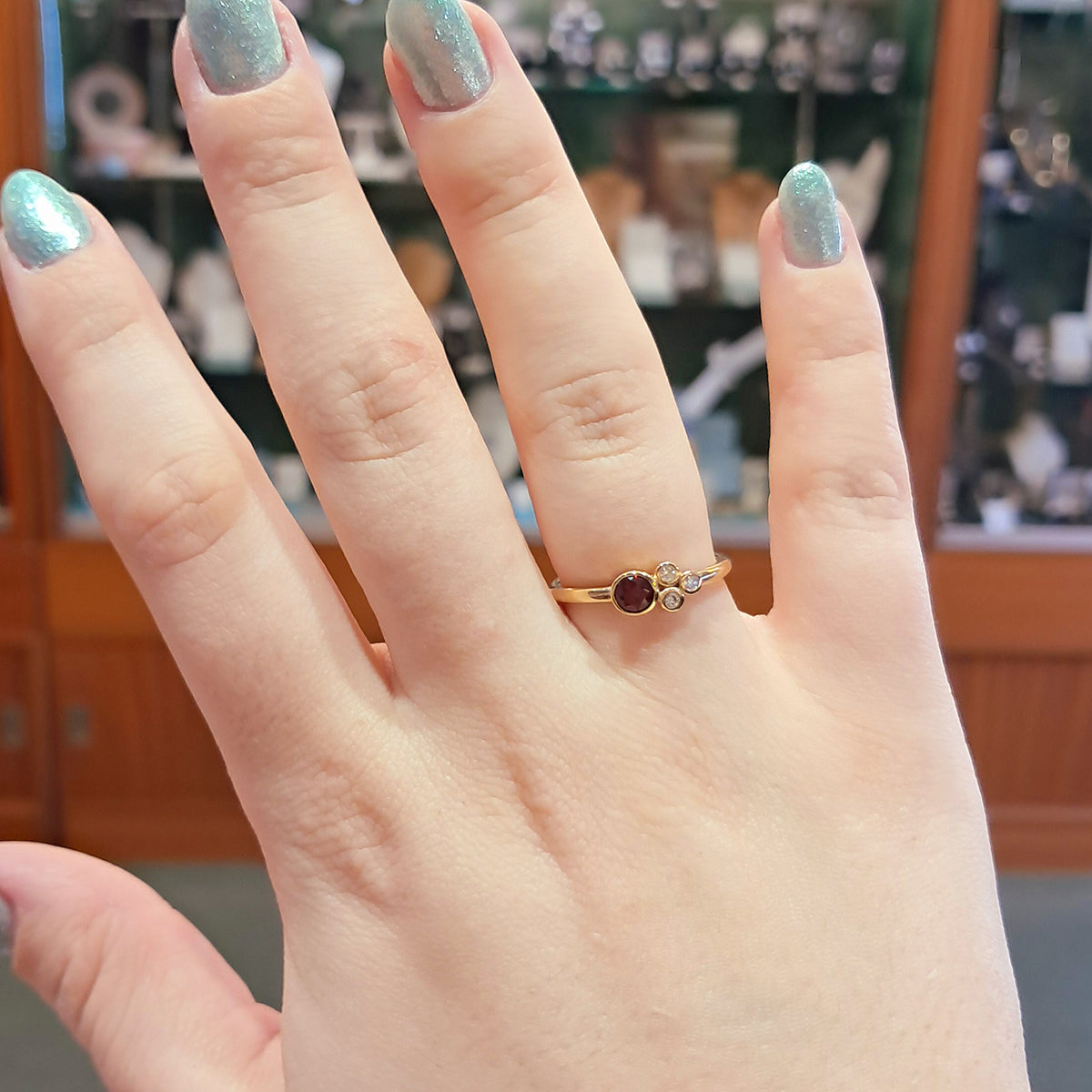 9ct Yellow Gold Garnet & Diamond Ring