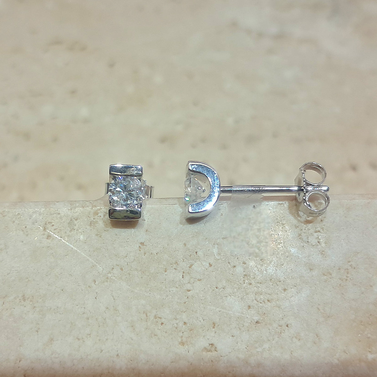 9ct White Gold Diamond Stud Earrings.