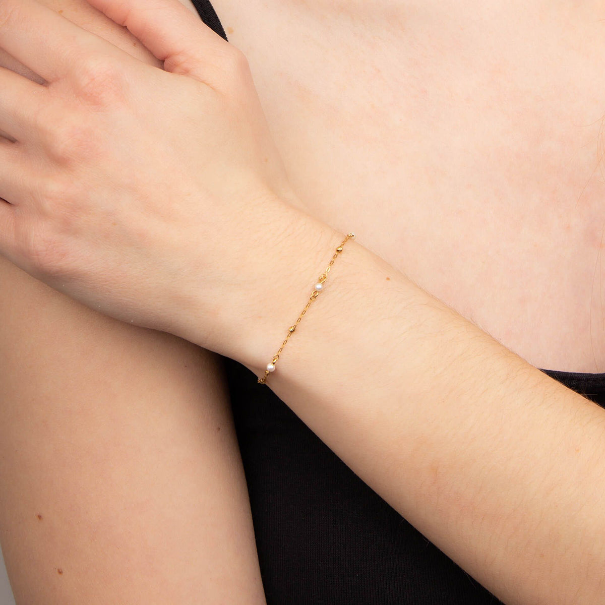 9ct Yellow Gold Pearl Station Bracelet