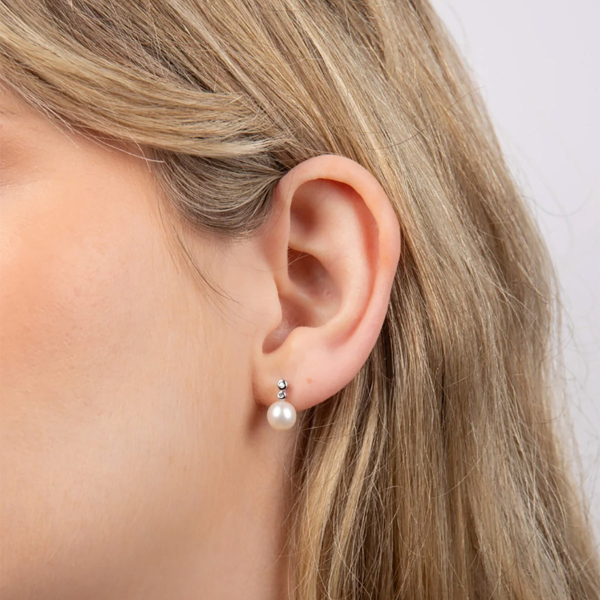 9ct White Gold Fresh Water Pearl & Diamond Stud Earrings