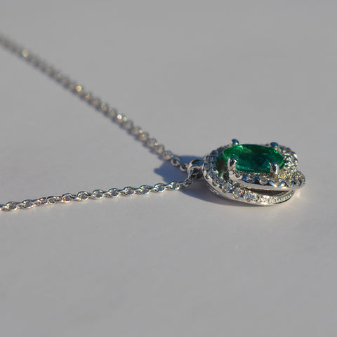 18ct White Gold Emerald & Diamond Pendant Necklace