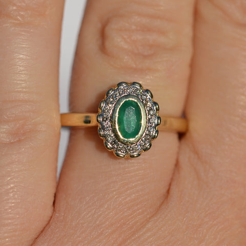9ct Yellow Gold Emerald & Diamond Oval Cluster Ring