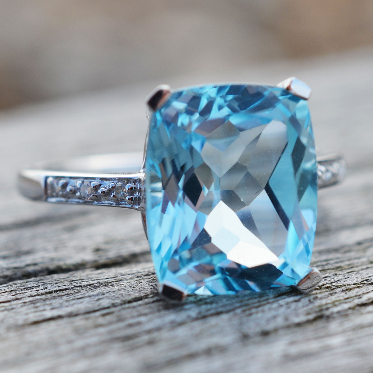 9ct White Gold Blue Topaz & Diamond Ring